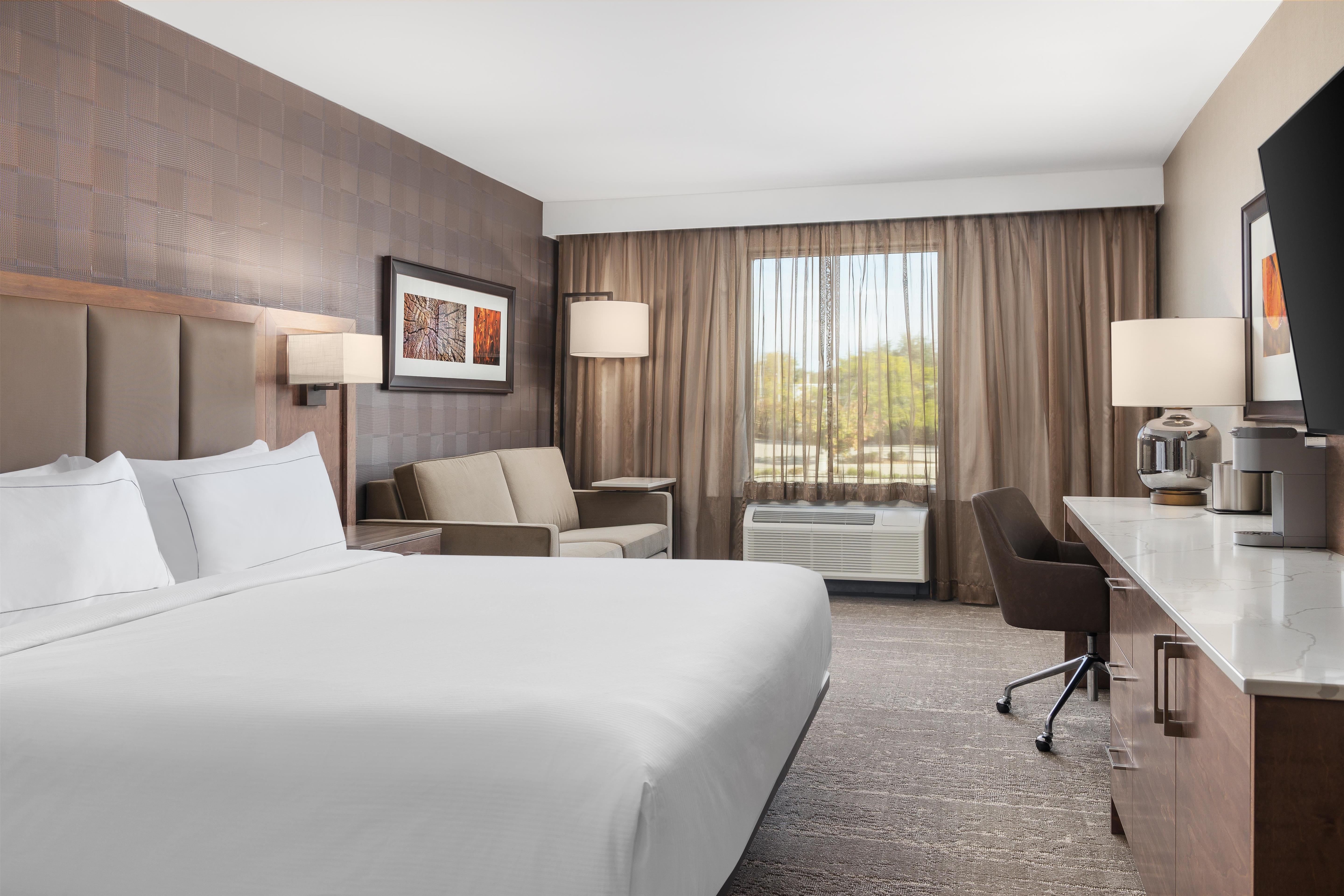DoubleTree by Hilton Kitchener Room Type - 1 KNG HEAR ACC W SOFABED