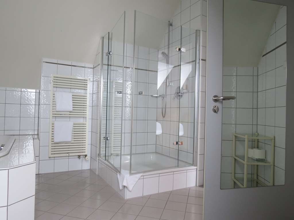 Comfor Hotel-guestroom-Guest Room,On-Site.jpg