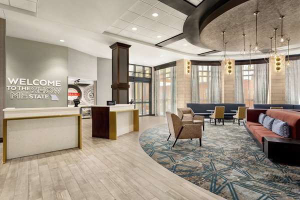  - Hampton Inn & Suites Downtown Crossroads Kansas City - I-670, Exit 2R & 2S