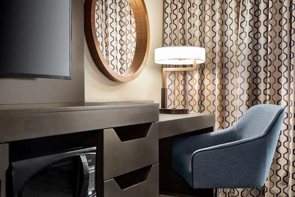  - Hampton Inn & Suites Downtown Crossroads Kansas City - I-670, Exit 2R & 2S