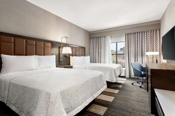  - Hampton Inn & Suites Downtown Crossroads Kansas City - I-670, Exit 2R & 2S