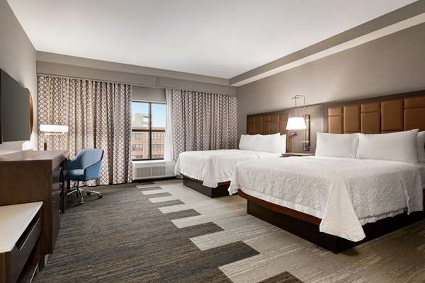  - Hampton Inn & Suites Downtown Crossroads Kansas City - I-670, Exit 2R & 2S