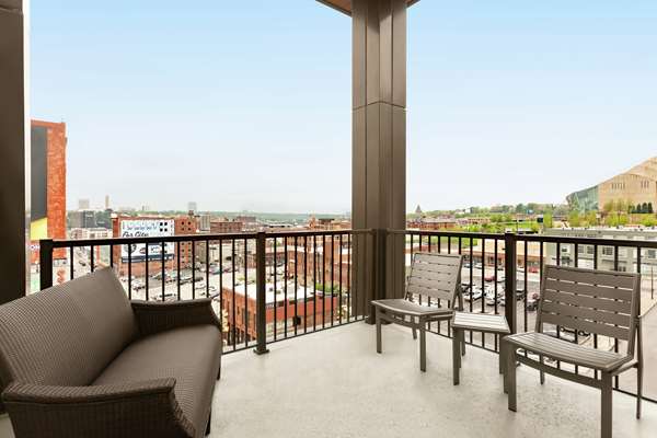  - Hampton Inn & Suites Downtown Crossroads Kansas City - I-670, Exit 2R & 2S