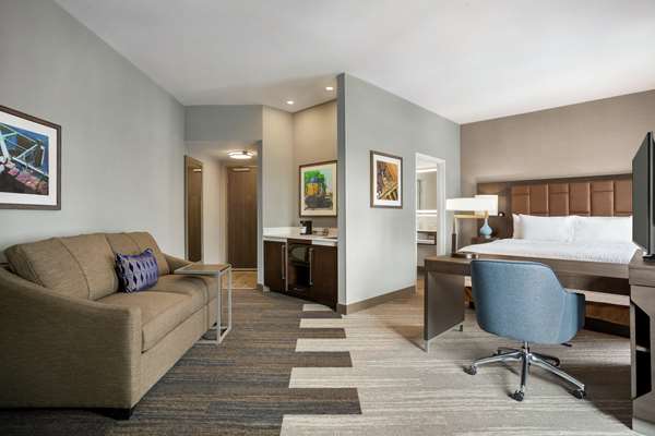 - Hampton Inn & Suites Downtown Crossroads Kansas City - I-670, Exit 2R & 2S