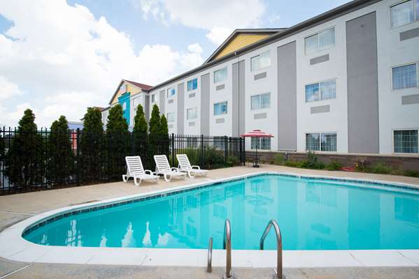 Pool - SureStay Plus Hotel by Best Western Airport Louisville - I-65, Exit 131B