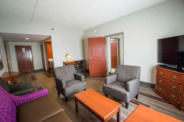 Suite - SureStay Plus Hotel by Best Western Airport Louisville - I-65, Exit 131B