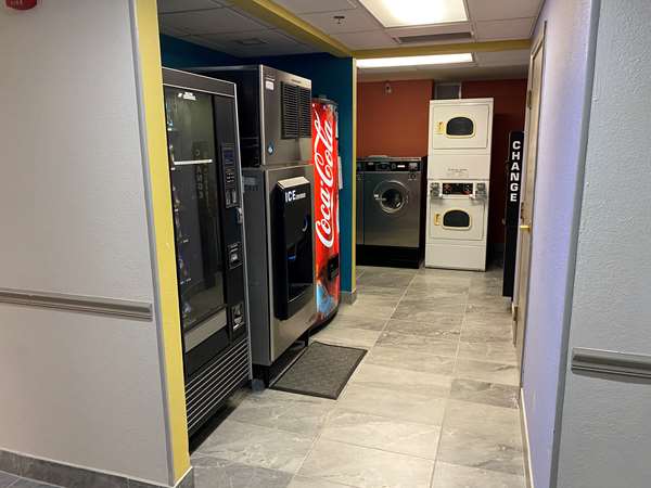  - SureStay Plus Hotel by Best Western Airport Louisville - I-65, Exit 131B