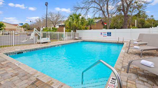 Pool - Best Western Niceville Hotel