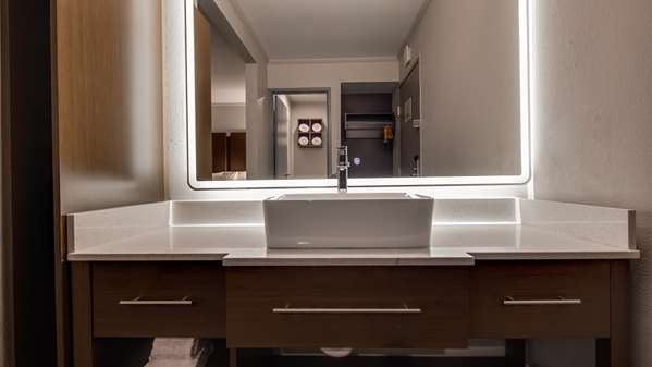  - Best Western Huntsville Hotel