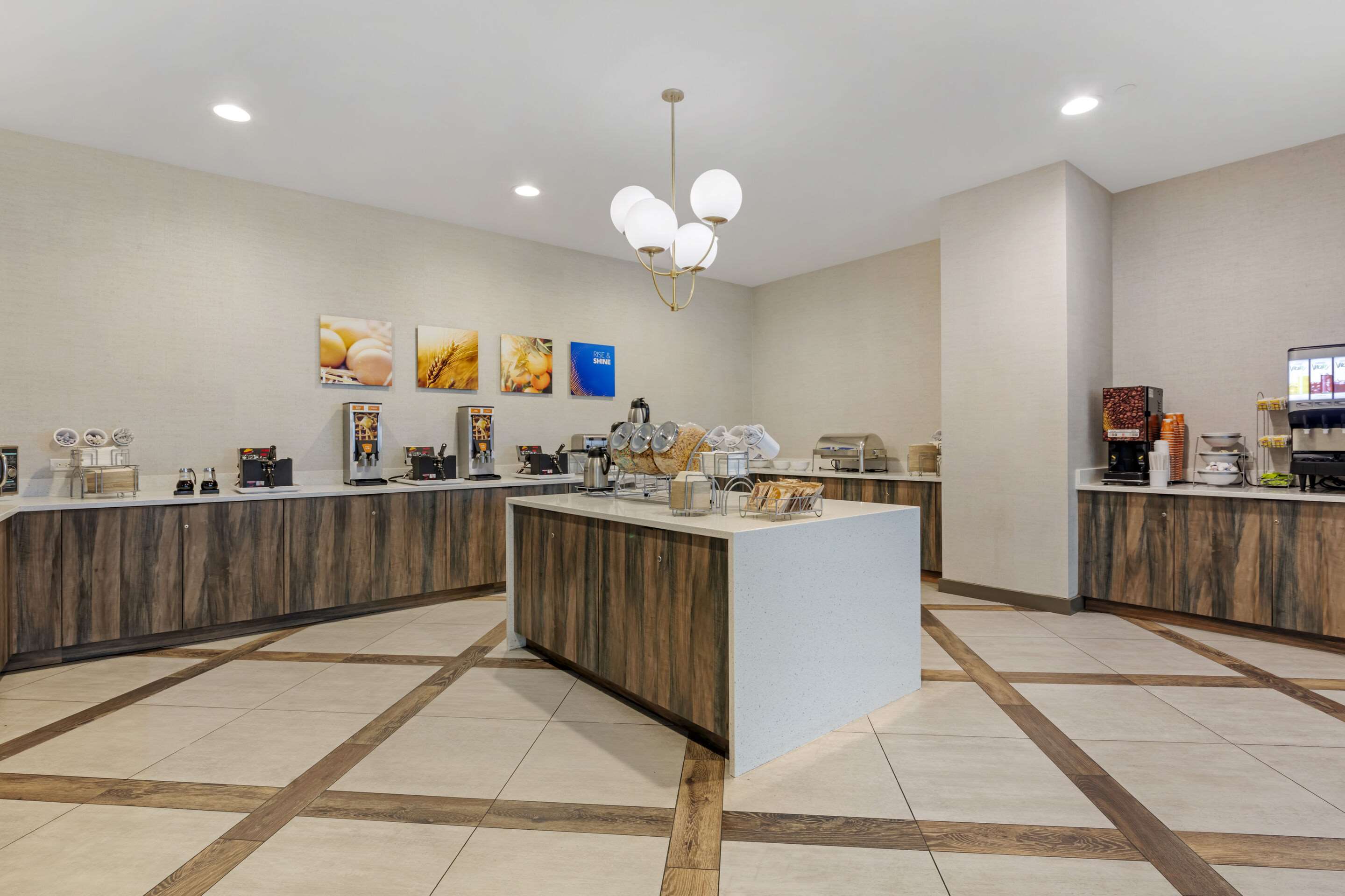 Breakfast area | Comfort Inn & Suites Miami International Airport