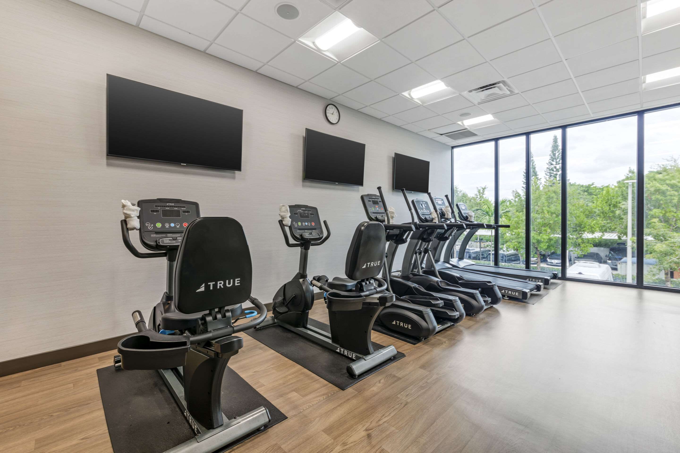 Exercise room | Comfort Inn & Suites Miami International Airport