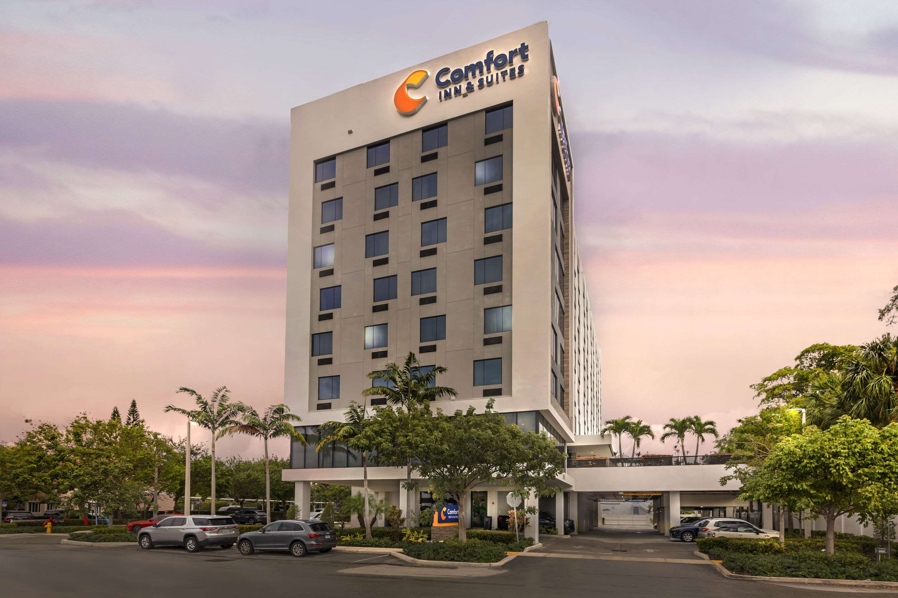 Hotel exterior | Comfort Inn & Suites Miami International Airport
