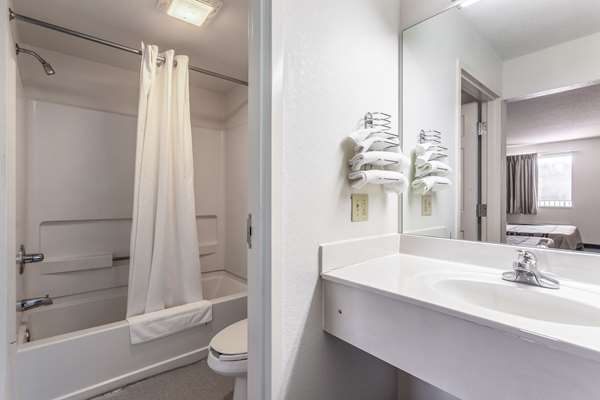  - Rodeway Inn Ardmore