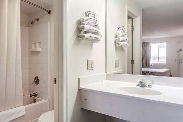  - Rodeway Inn Ardmore