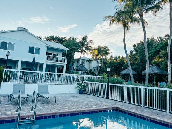 Pool - Bayside Inn Key Largo