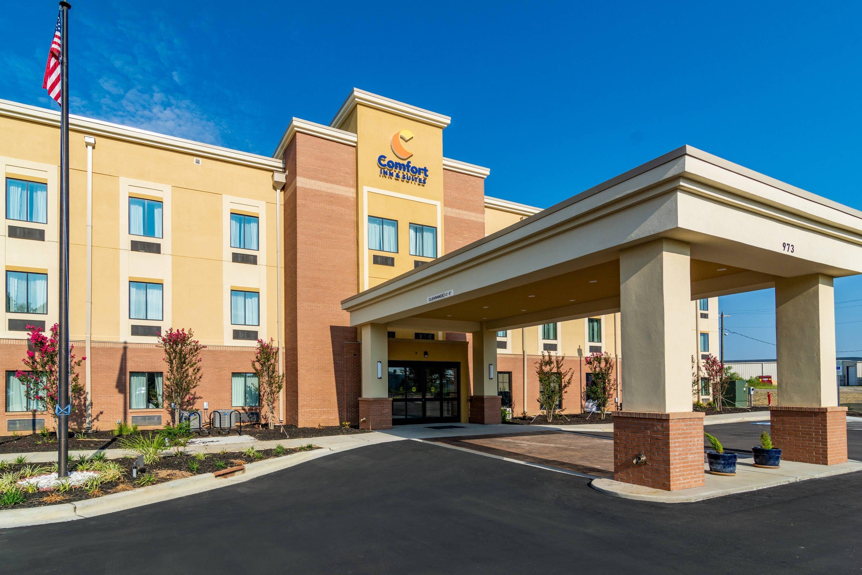Hotel exterior | Comfort INN AND Suites