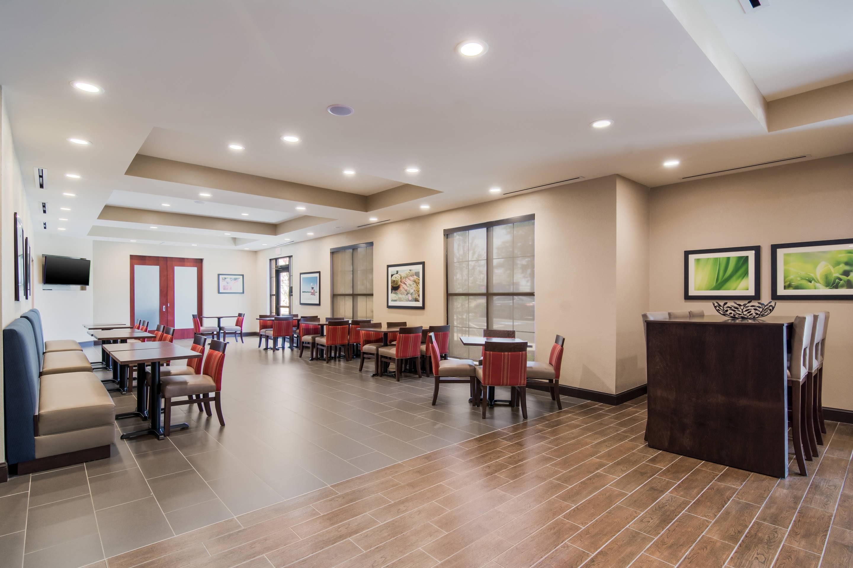 Breakfast area | Comfort INN AND Suites
