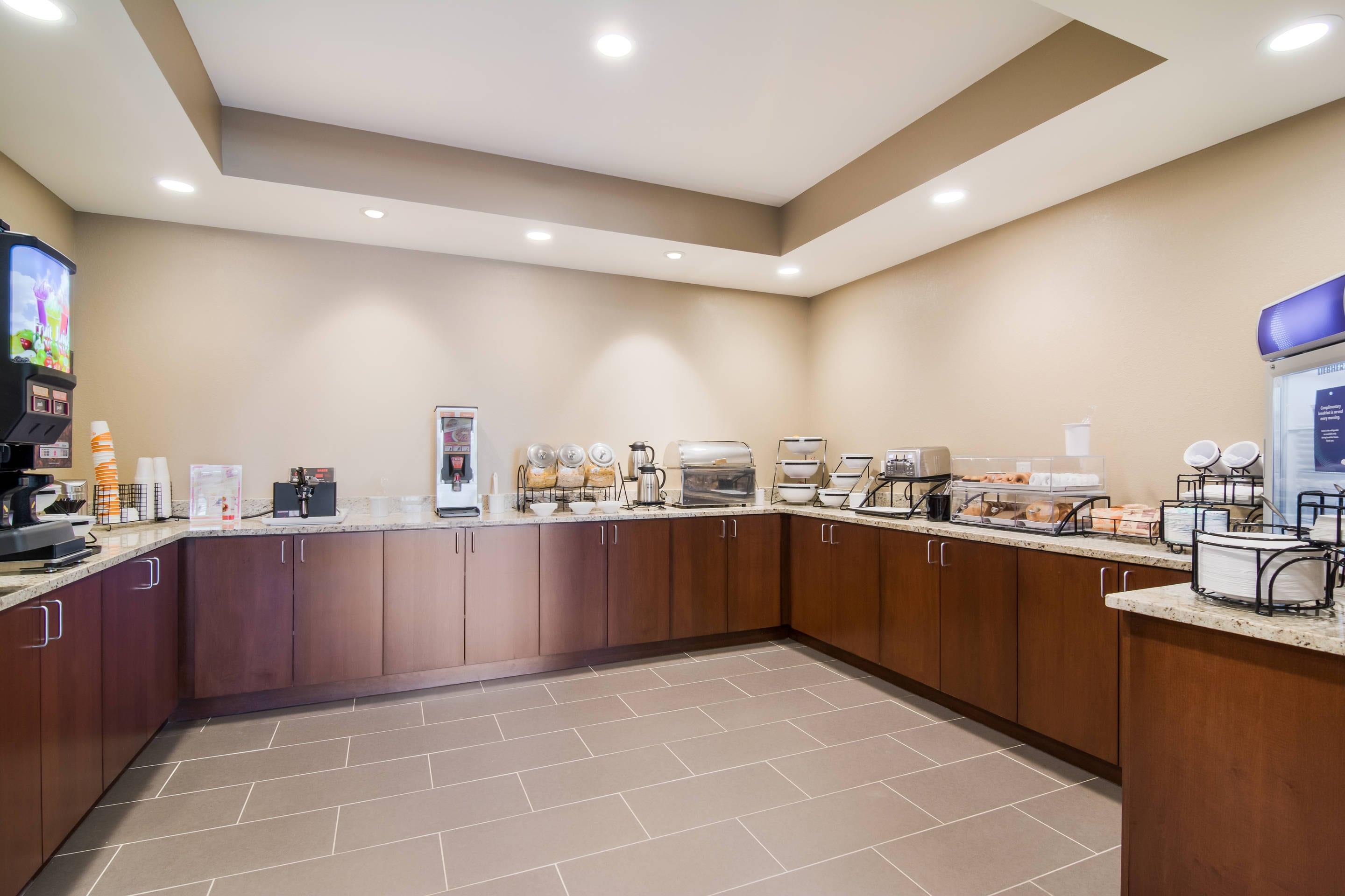 Breakfast area | Comfort INN AND Suites