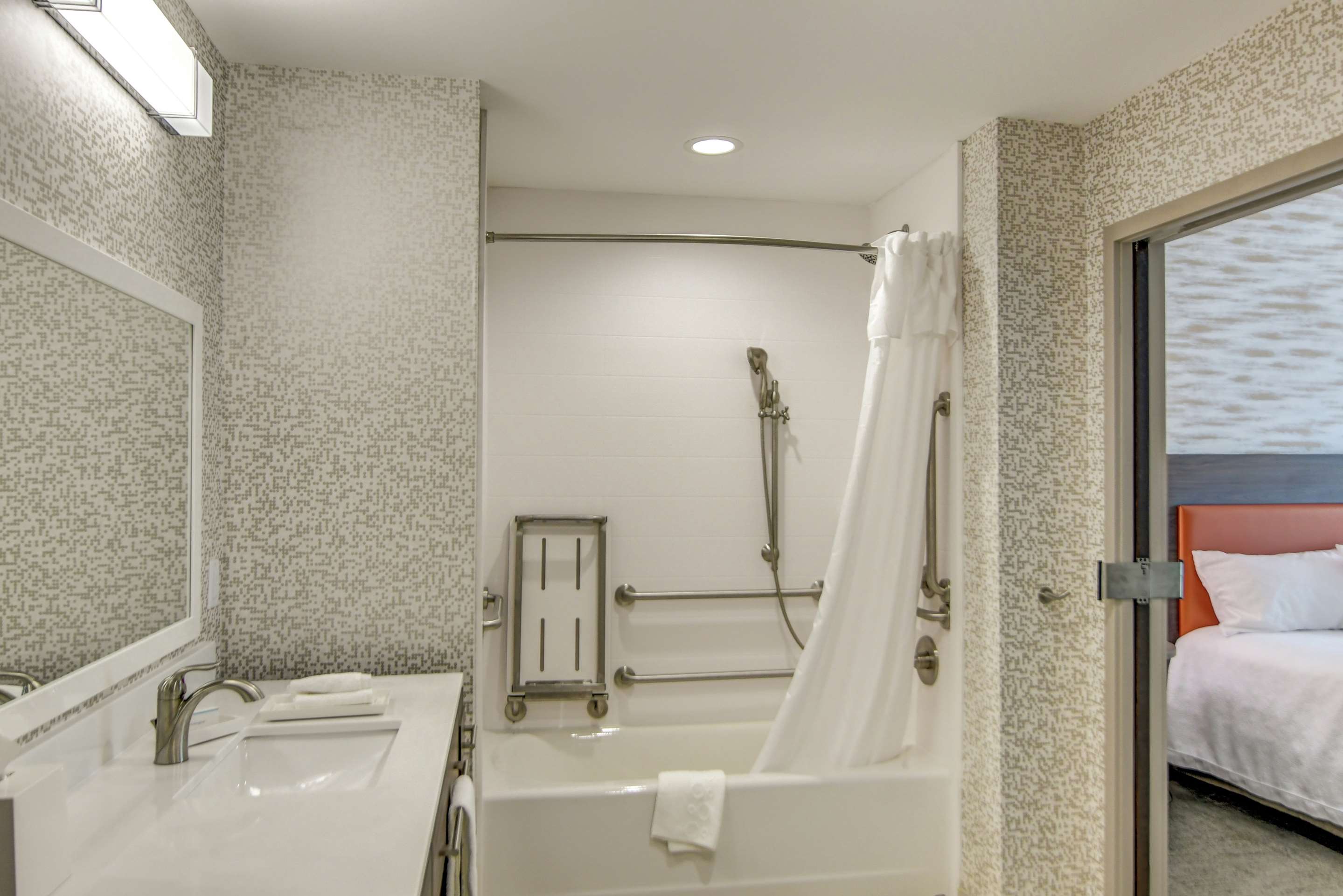 Guest room bath