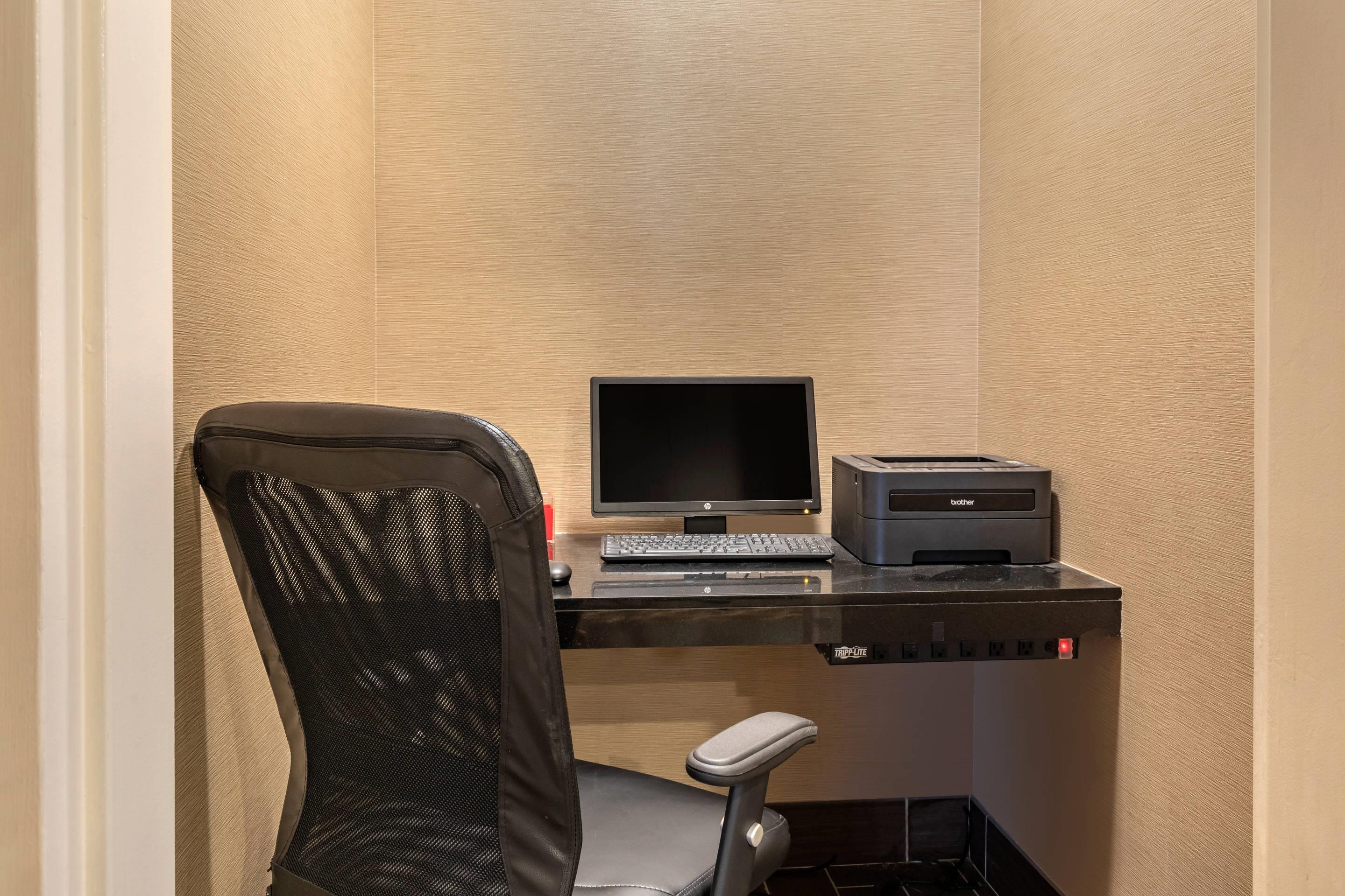 Business center | Comfort Inn & Suites North Dallas - Addison