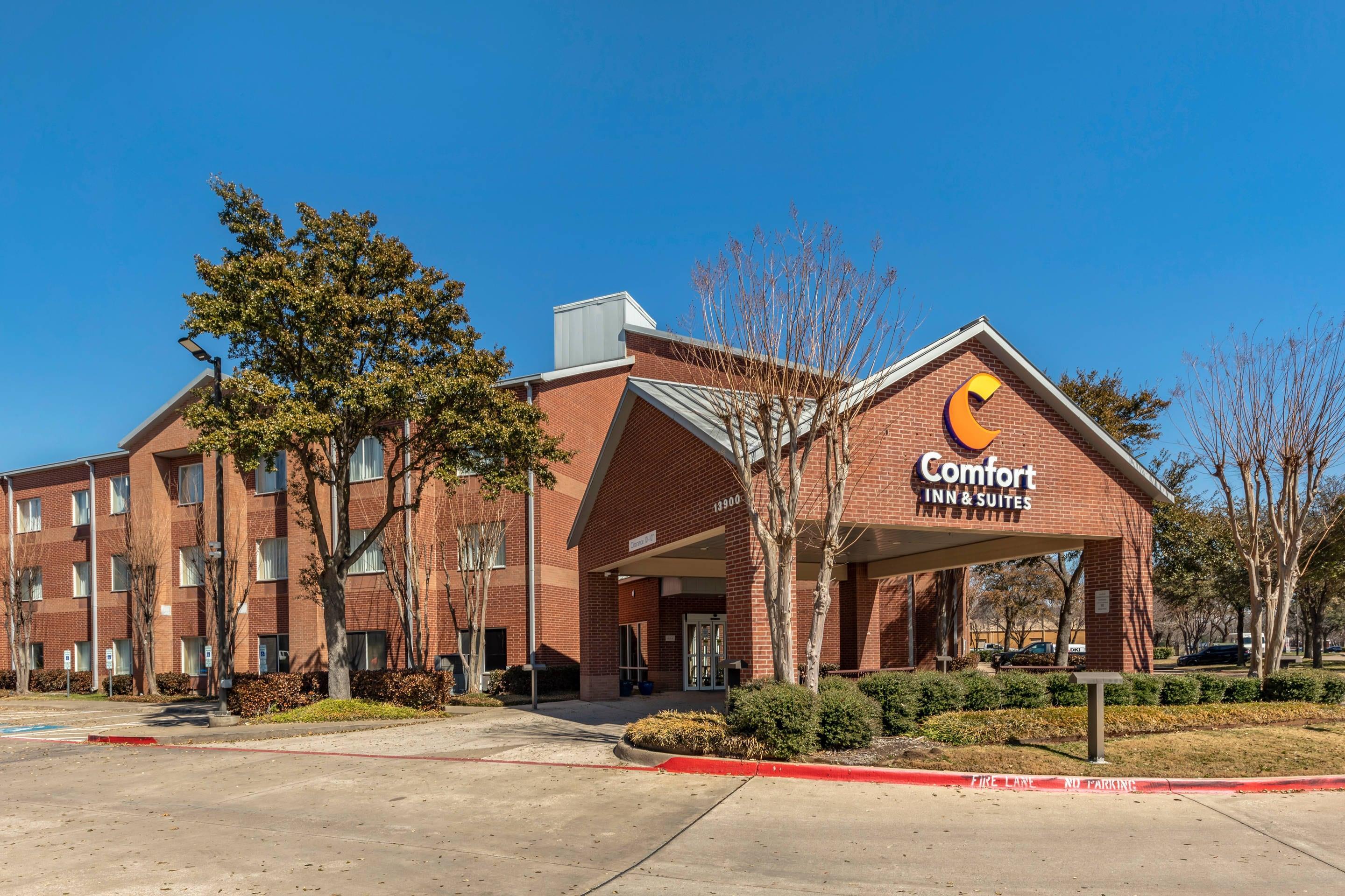 Hotel exterior | Comfort Inn & Suites North Dallas - Addison