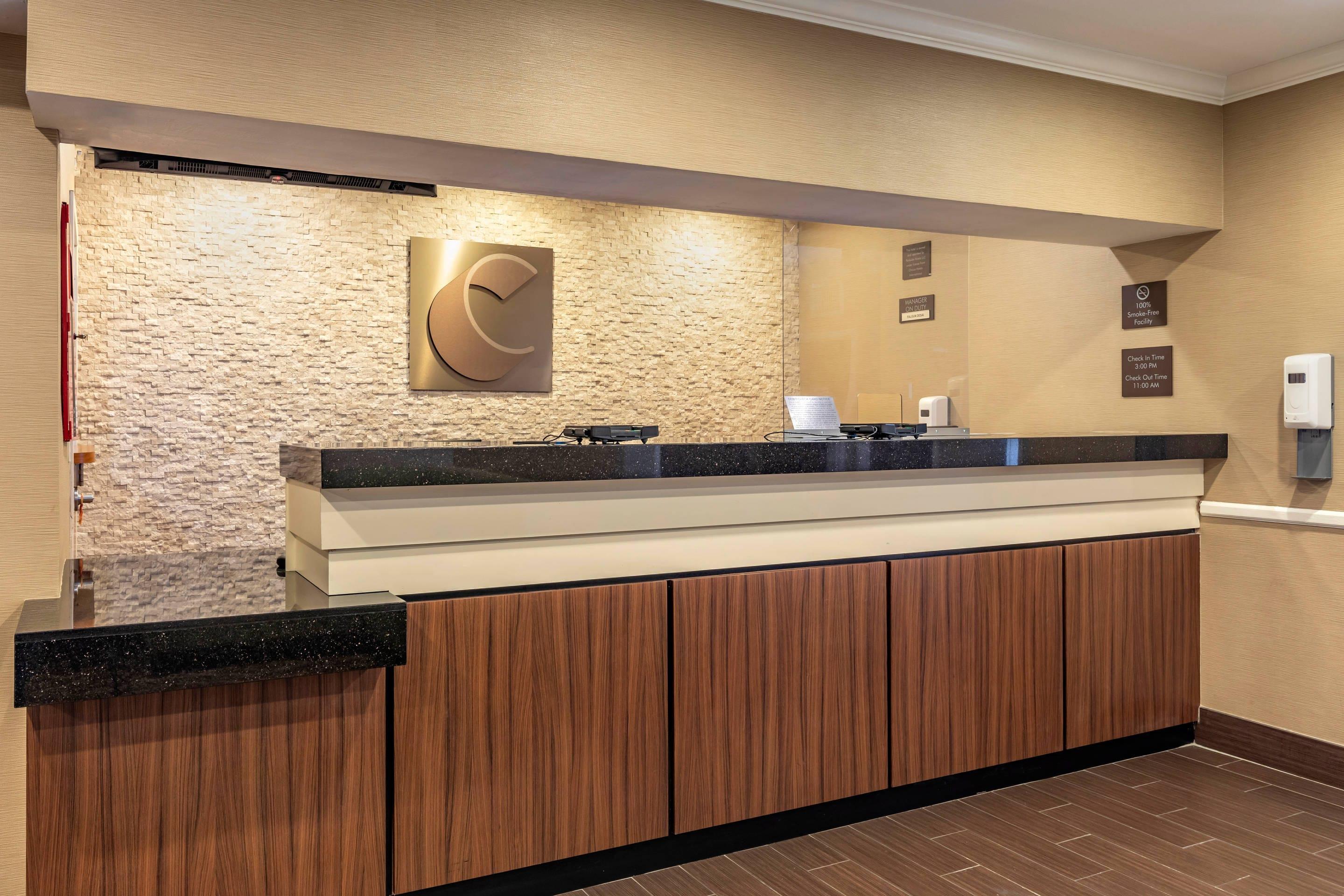 Front desk | Comfort Inn & Suites North Dallas - Addison