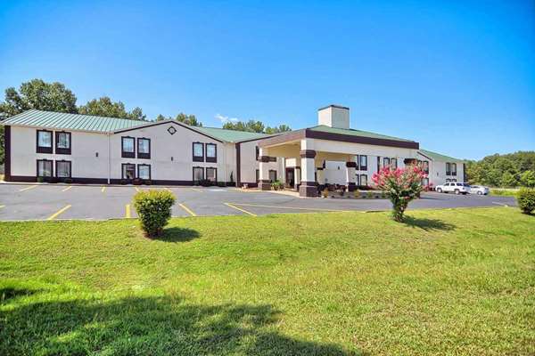 Exterior view - Baymont Inn & Suites Caddo Valley