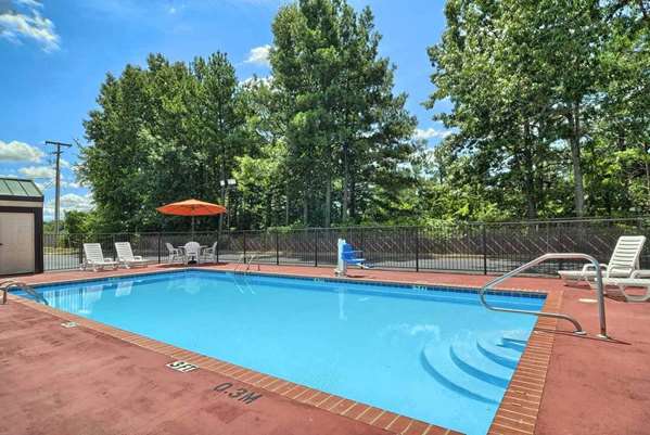 Pool - Baymont Inn & Suites Caddo Valley