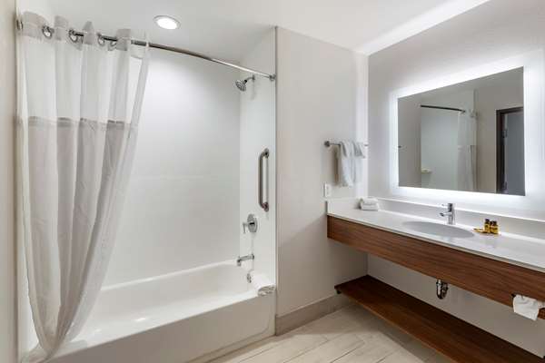  - Best Western Plus Desert View Inn & Suites Cathedral City