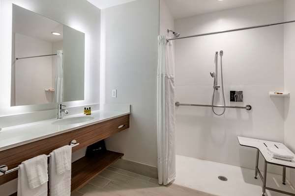  - Best Western Plus Desert View Inn & Suites Cathedral City