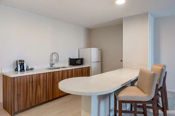  - Best Western Plus Desert View Inn & Suites Cathedral City