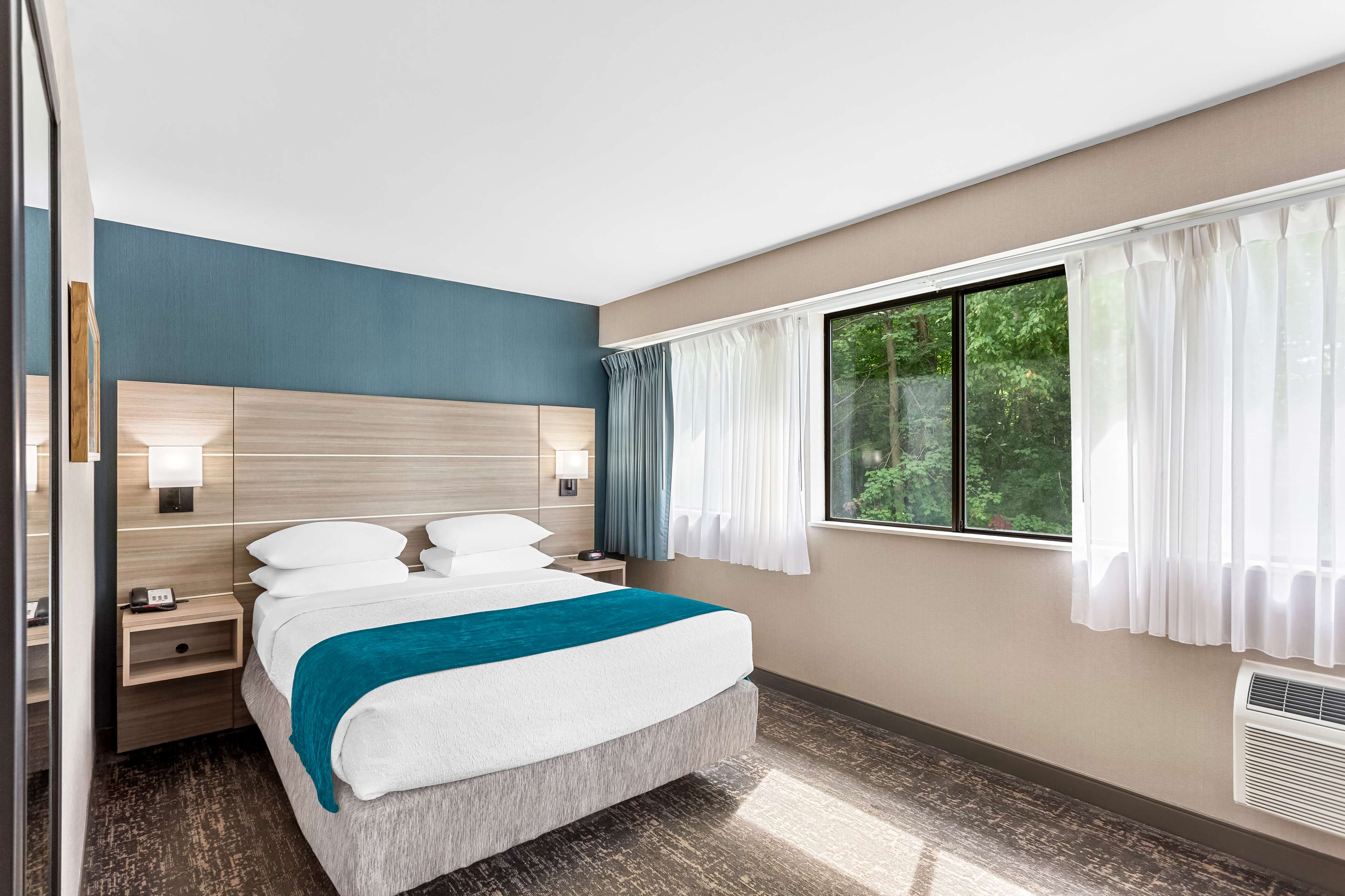 Best Western West Lebanon-Hanover Hotel Room Type - 1 Queen Bed, Non-Smoking, Microwave And Refrigerator, Full Breakfast