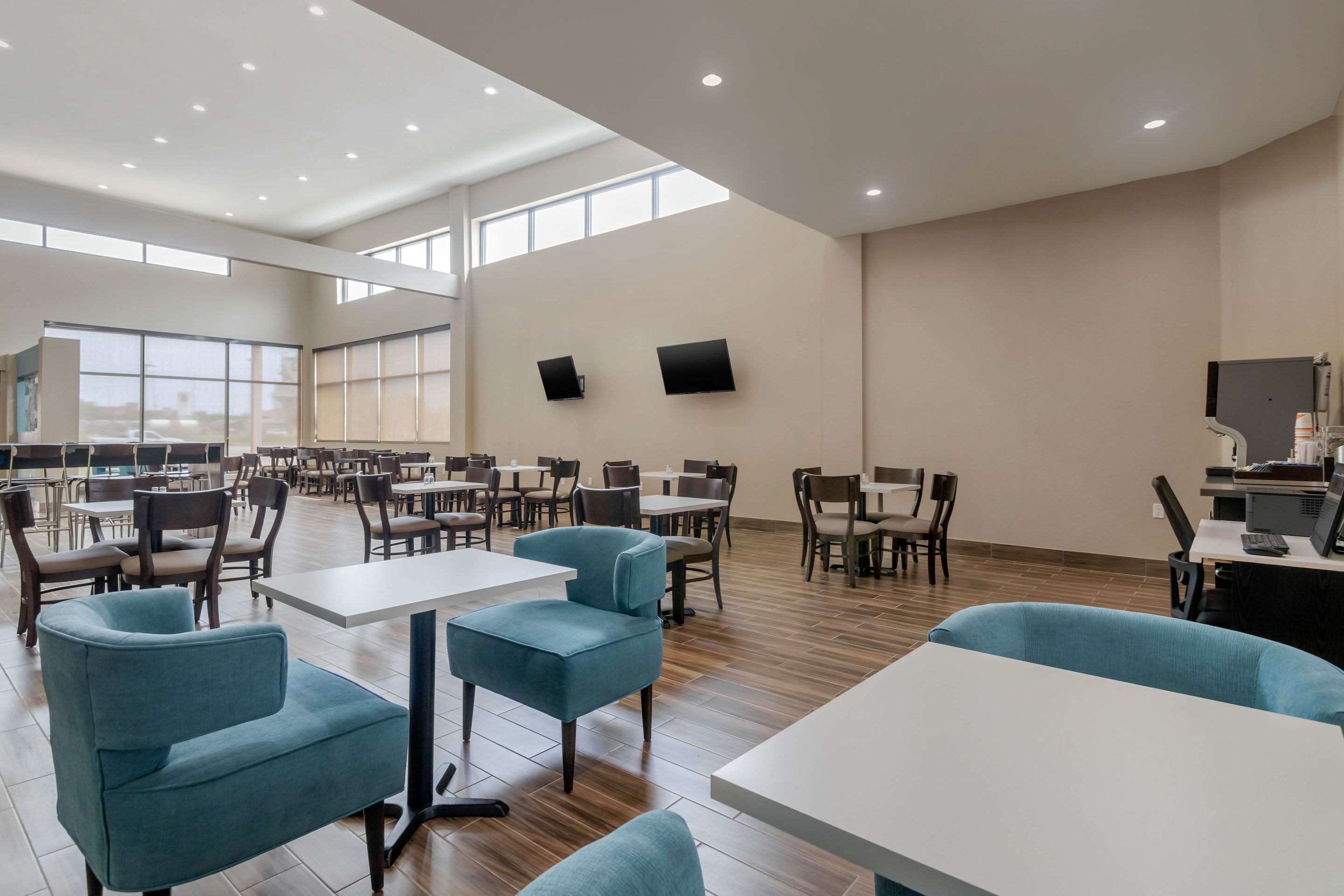 Breakfast area | MainStay Suites Bricktown - near Medical Center