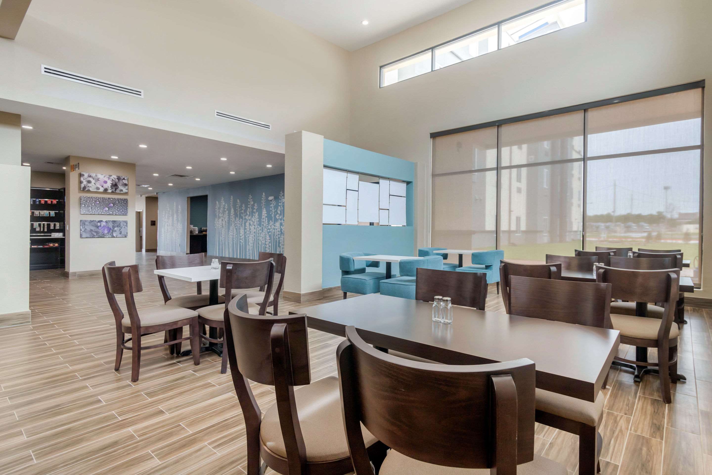 Breakfast area | MainStay Suites Bricktown - near Medical Center