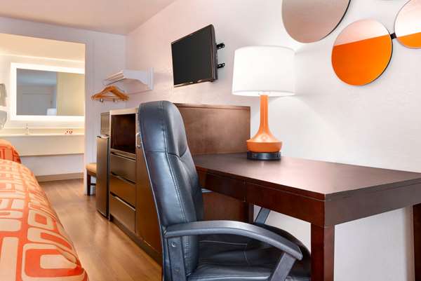  - Howard Johnson Hotel Harrisonburg - I-81, Exit 247