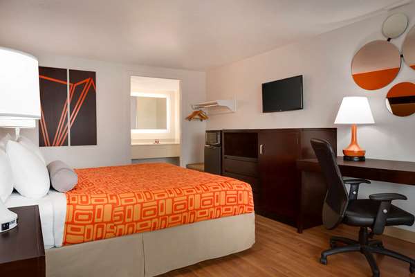  - Howard Johnson Hotel Harrisonburg - I-81, Exit 247