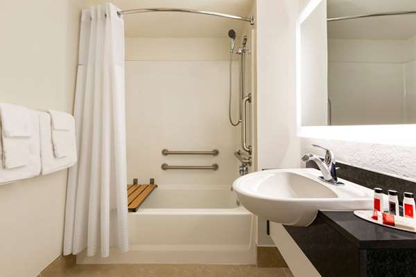  - Howard Johnson Hotel Harrisonburg - I-81, Exit 247