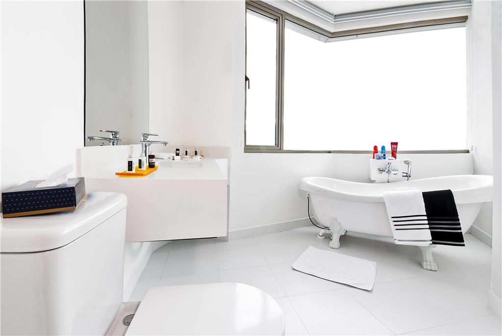 TRYP BY WYNDHAM CUENCA ZAHIR-guestroom-Guest Room,Bathroom,On-Site.jpg