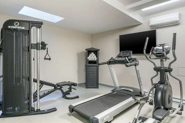 Fitness/ Exercise Room - Quality Inn Centreville Montreal
