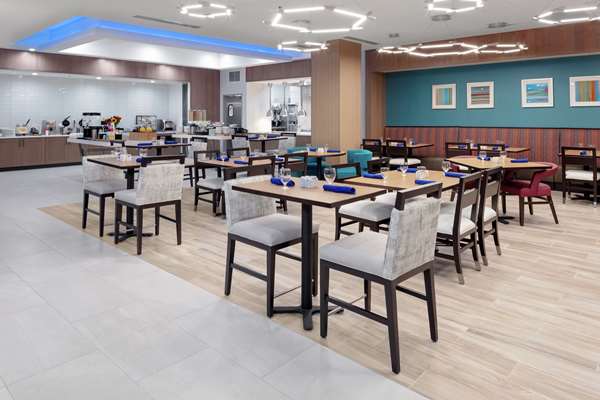 Amenities - Hilton Garden Inn Downtown Colorado Springs - I-25, Exit 142