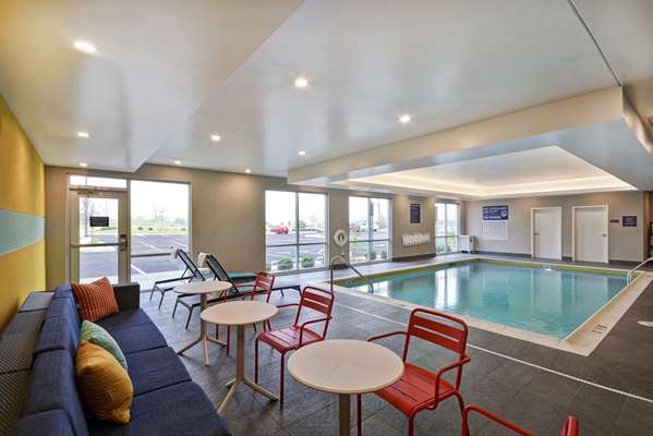 Pool - Tru by Hilton Fairborn - I-675, Exit 15