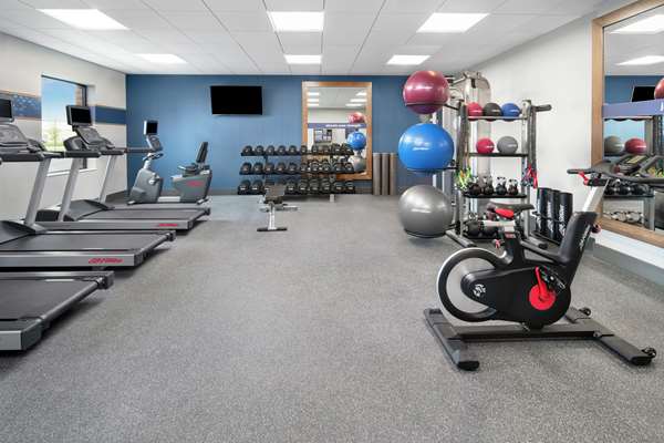 Fitness/ Exercise Room - Hampton Inn Bridgeview