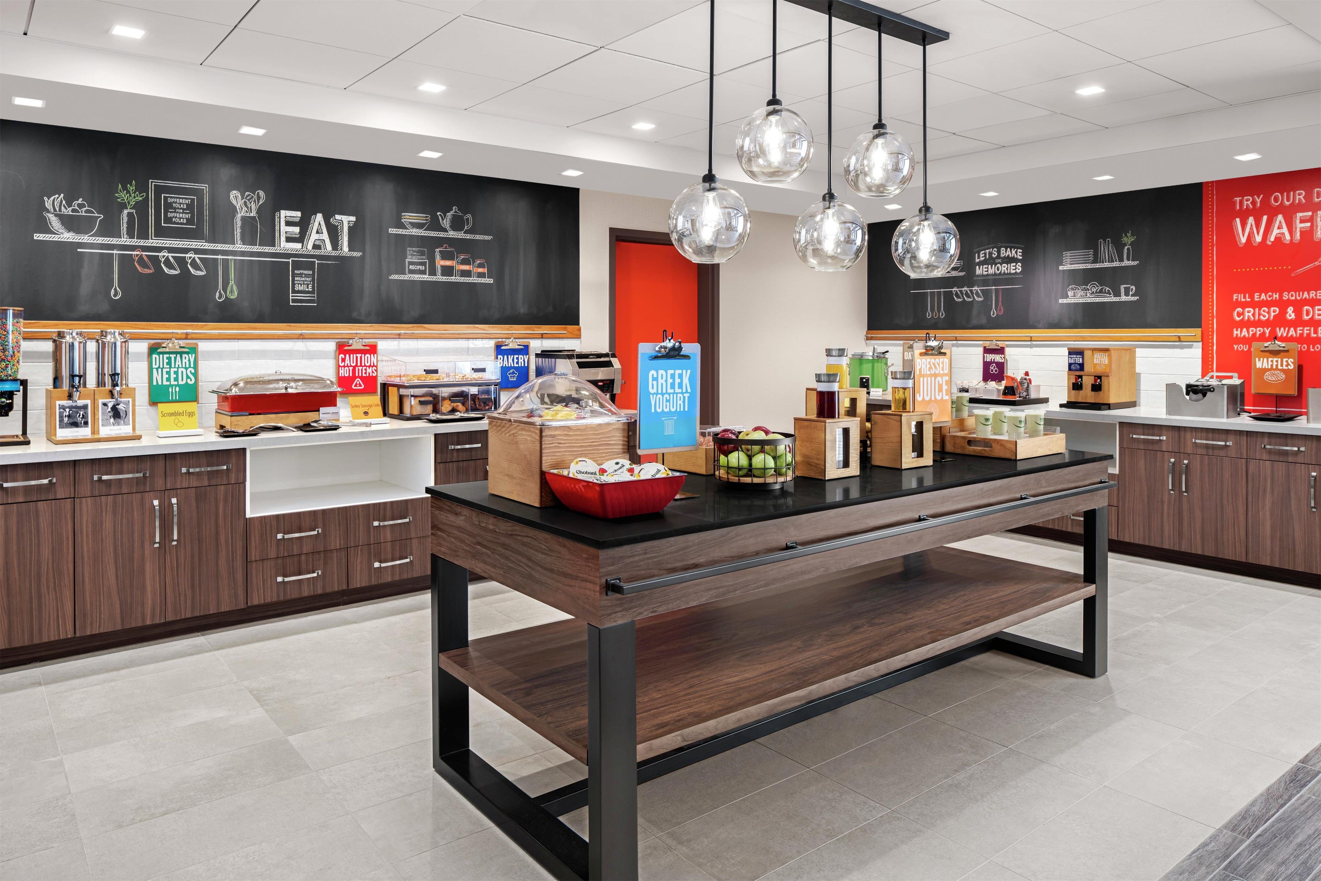 Breakfast Area | Hampton Inn & Suites Bridgeview Chicago