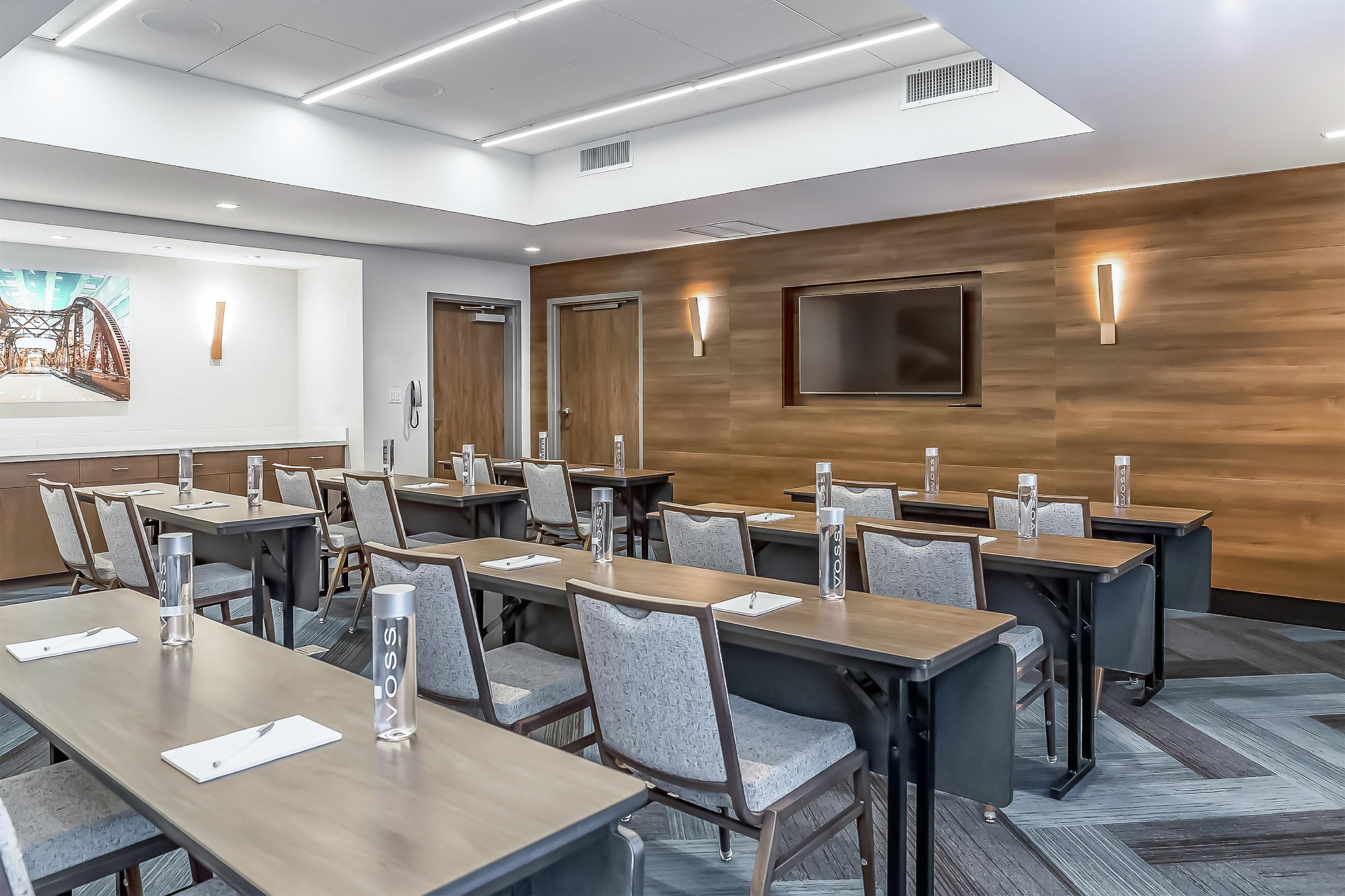 Meeting Room | Hampton Inn & Suites Bridgeview Chicago
