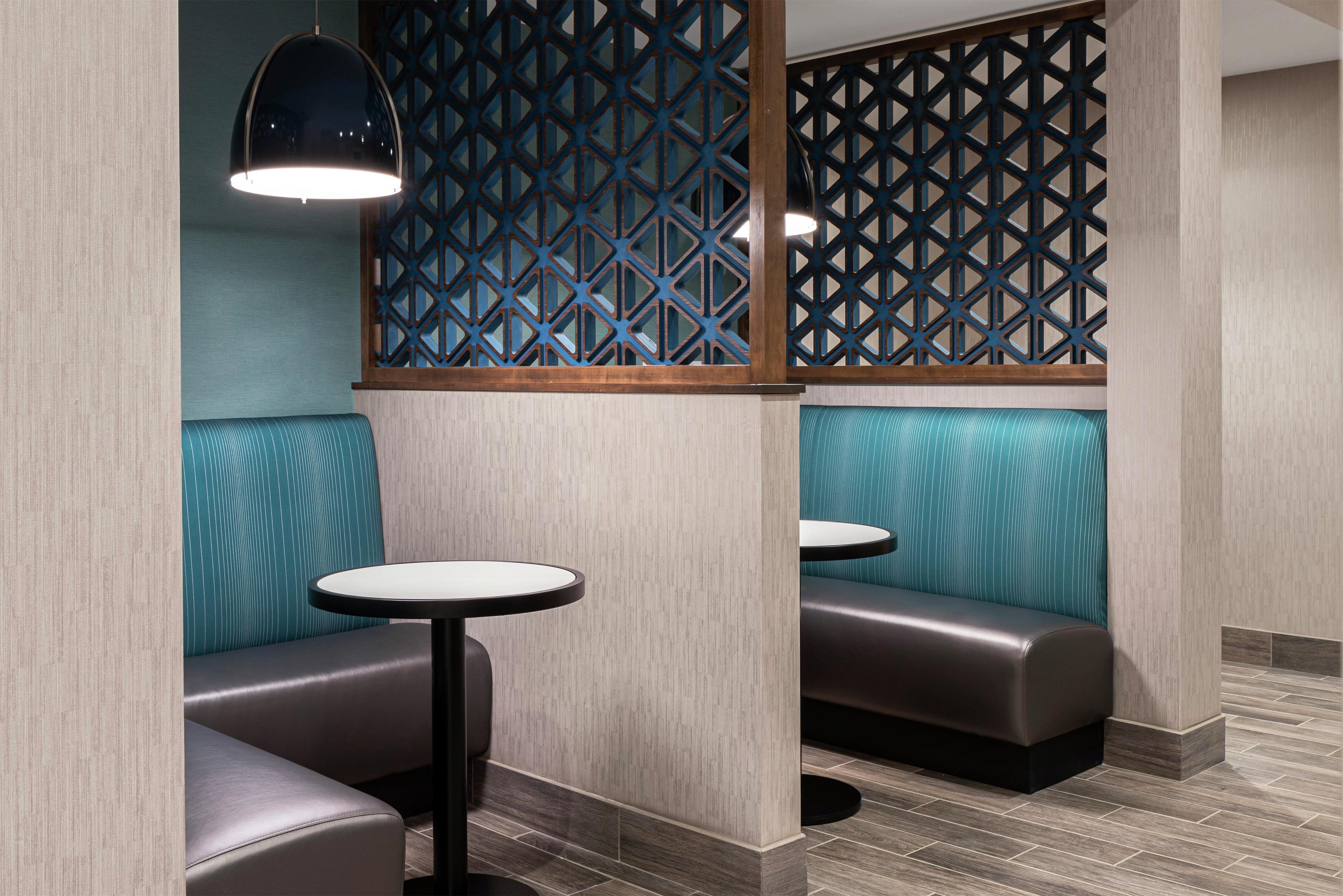 Business Center | Hampton Inn & Suites Bridgeview Chicago