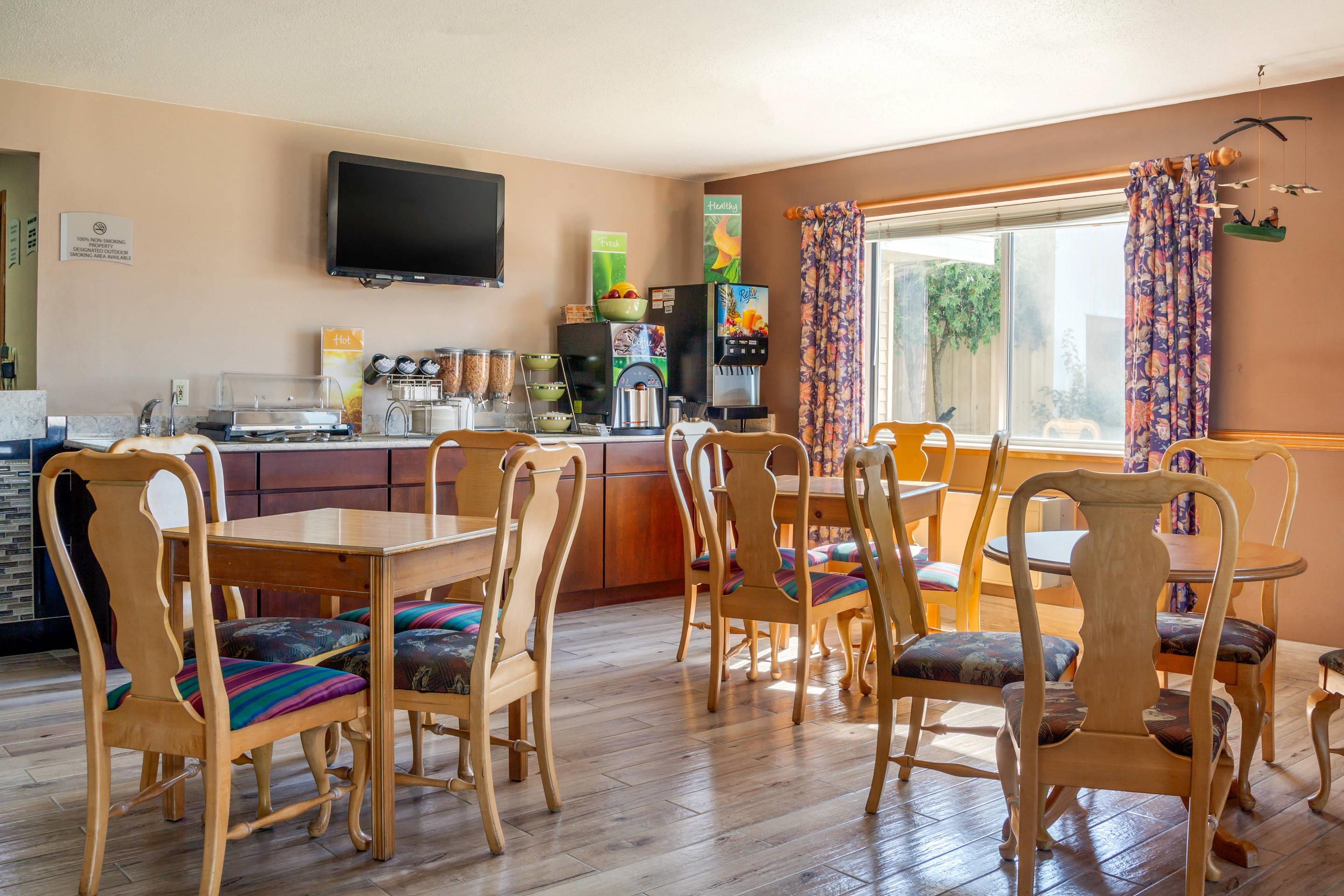 Breakfast area | Quality Inn & Suites