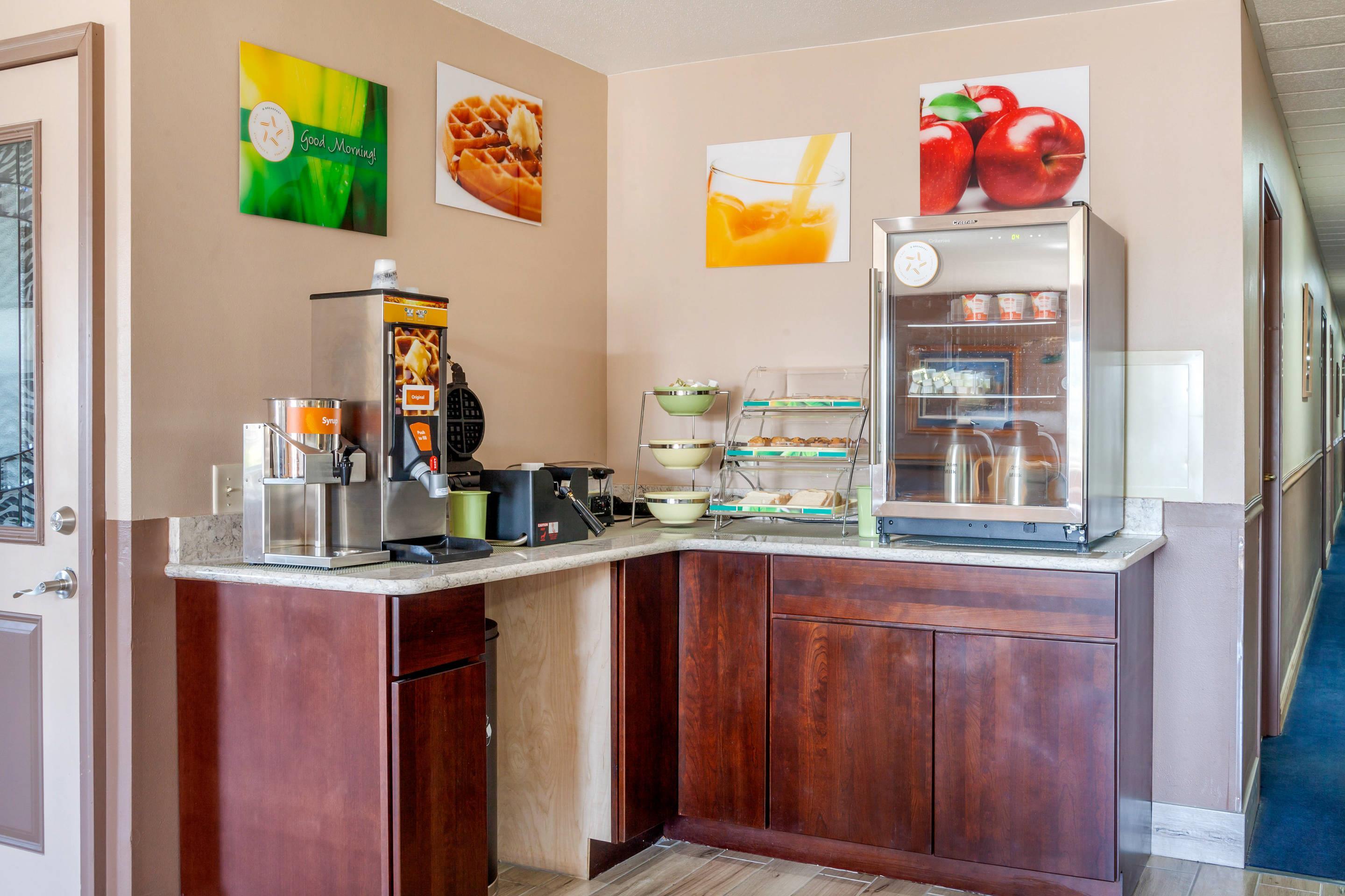 Breakfast counter | Quality Inn & Suites