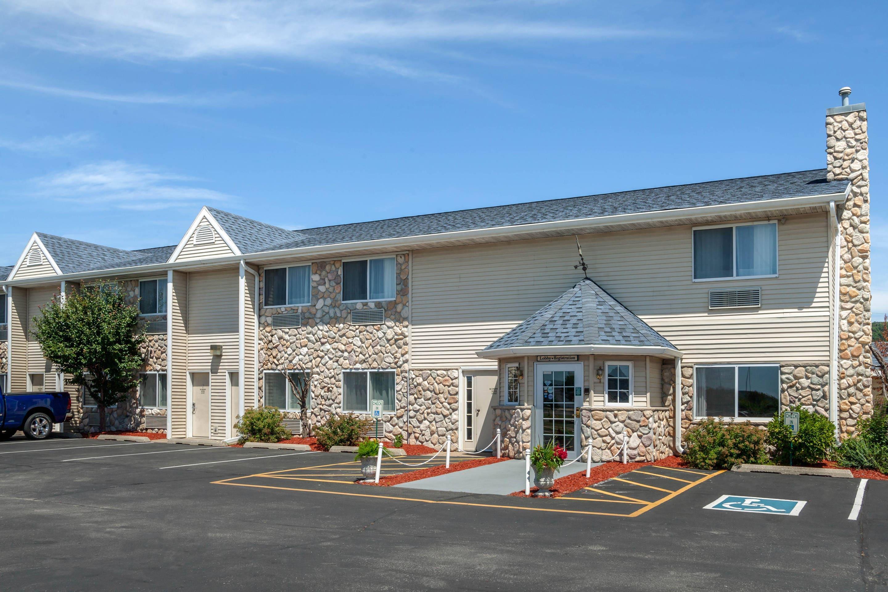 Hotel exterior | Quality Inn & Suites