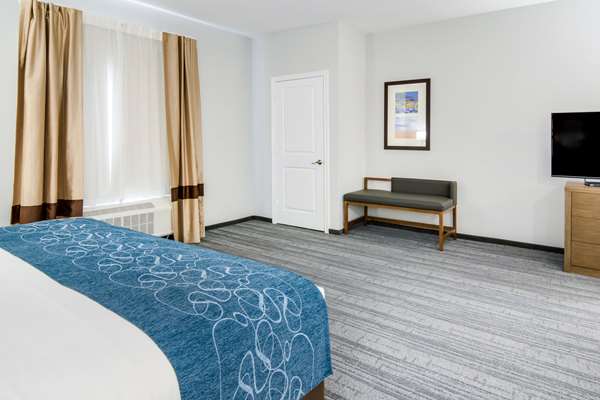 Suite - Comfort Suites South Desoto - I-35, Exit 416