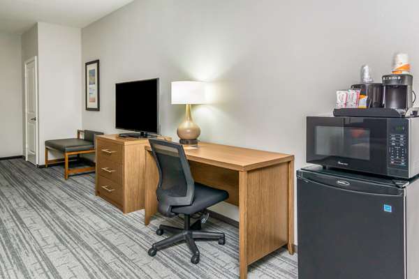Suite - Comfort Suites South Desoto - I-35, Exit 416